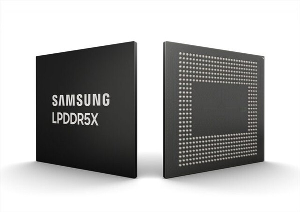 Samsung Electronics’ LPDDR5X product (Photo courtesy of Samsung Electronics)