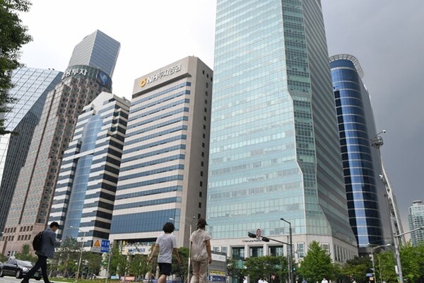Securities district in Yeouido, Seoul