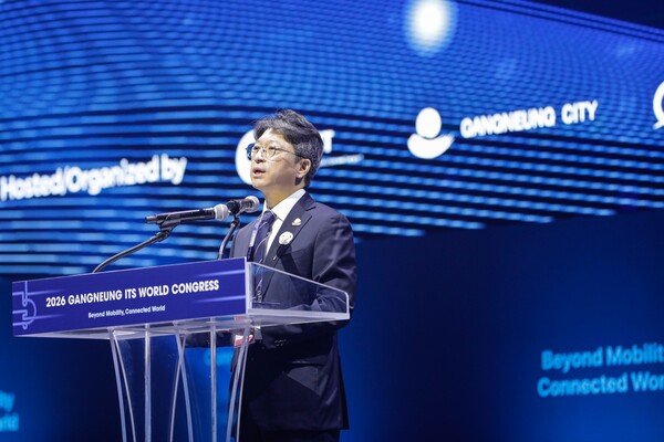 ▲ 19일 강릉컨벤션센터 컨벤션홀에서 열린 ‘2026 강릉 ITS 세계총회’ 개회식에서 홍지선 총회장(국토교통부 장관)이 환영사를 하고 있다.
